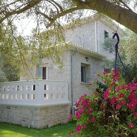 *elia*/5' From Town & Sea/ Mountain View Apartamento Frínion