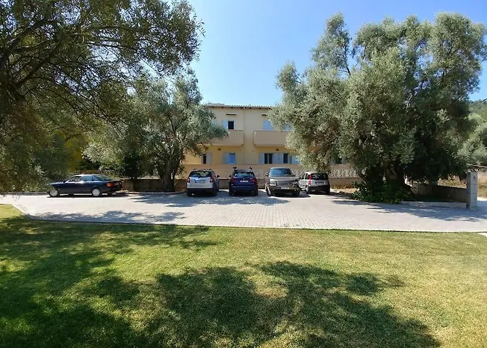 *elia*/5' From Town & Sea/ Mountain View شقة