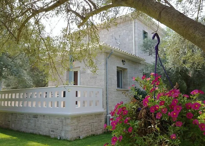 *elia*/5' From Town & Sea/ Mountain View شقة Frínion