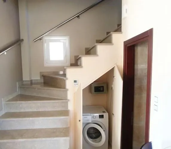 *elia*/5' From Town & Sea/ Mountain View شقة *
