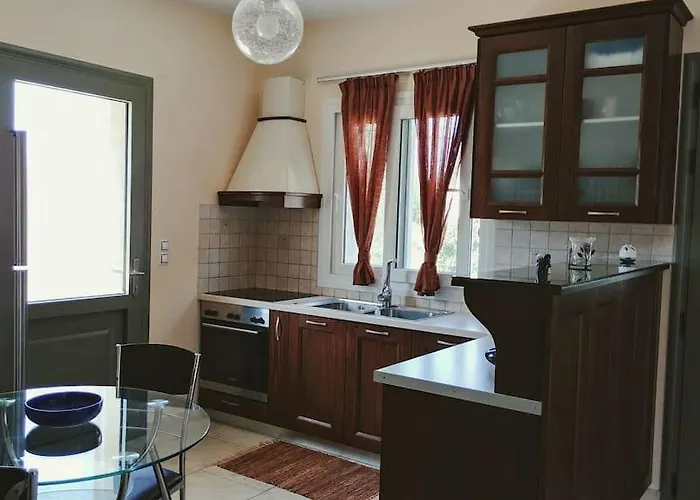 *elia*/5' From Town & Sea/ Mountain View شقة